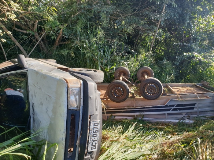 Acidente com Uno na BR 060 em Paraíso das Águas