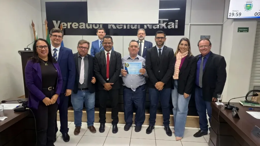 Vereadores prestam homenagem ao servidor Daniel Pacheco pelos mais de 30 anos de dedicação ao município